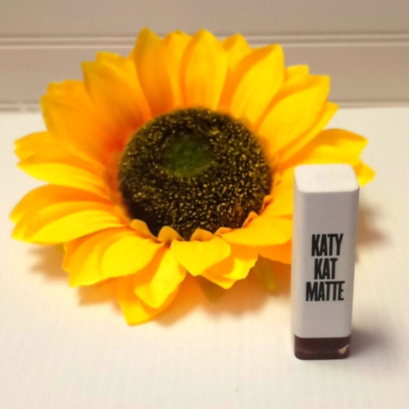 Katy Kat Matte Covergirl Lipstick 💄- Maroon Meow - Picture 2 of 8
